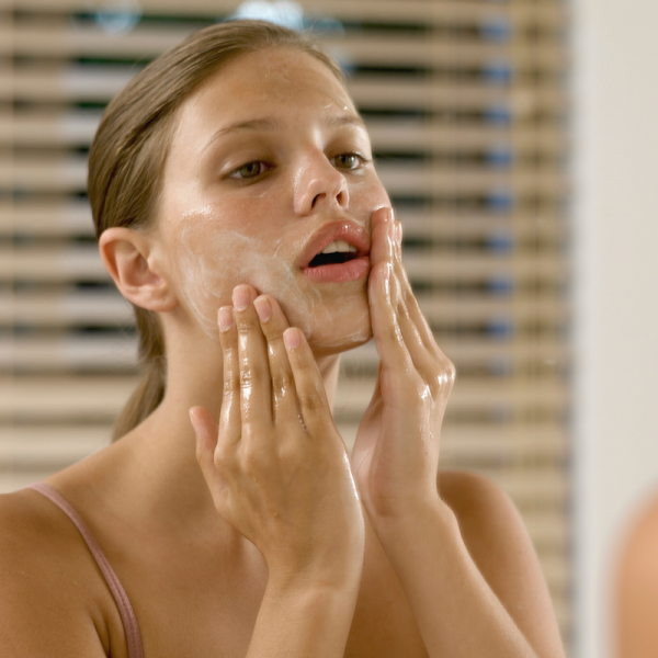 Clearing Acne: The Importance of Gentle Cleansing